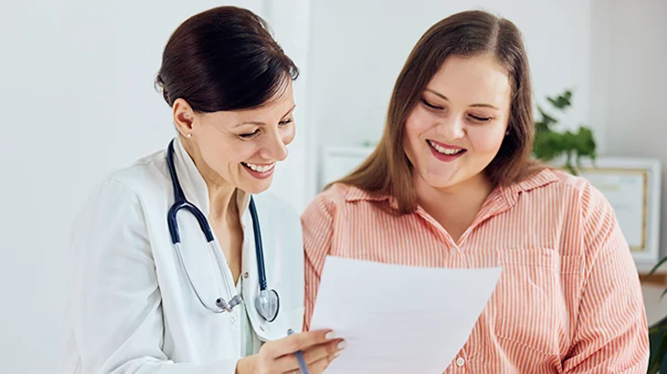 Paciente conversando com a médica